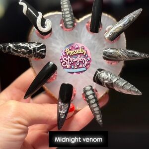 Midnight Venom Black and Silver Press-On Nails